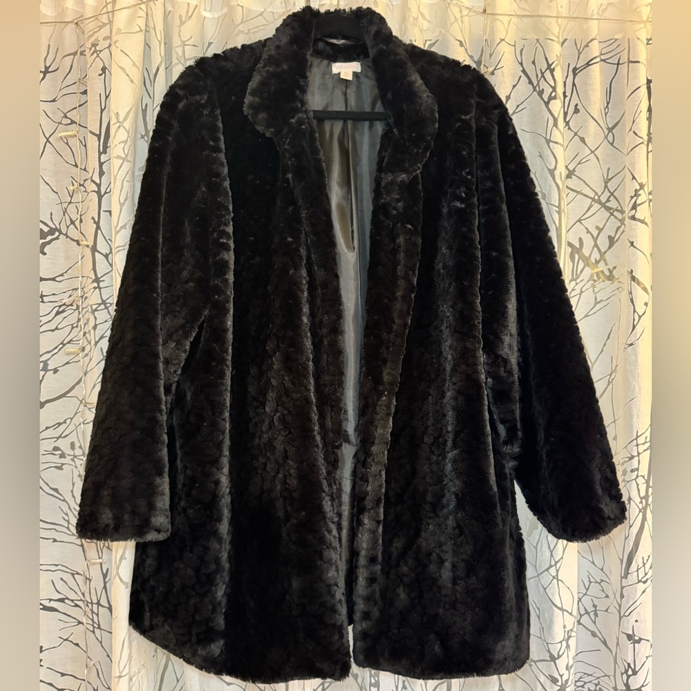 Elegant Black Faux Fur Coat - Picture 2 of 6